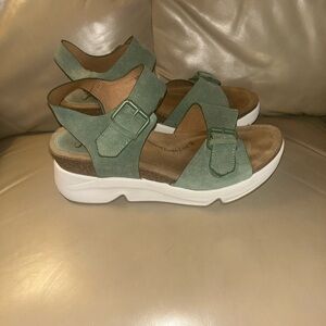 Sofft Leather Sport Wedge Castello